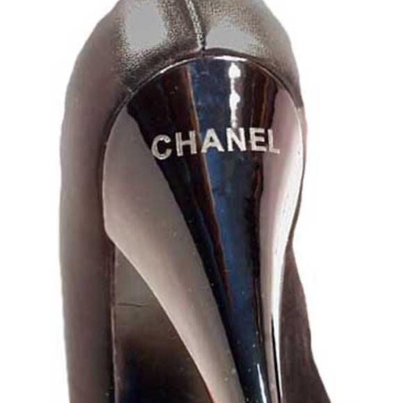 CHANEL PUMPS, Sz 7.5B, HEEL 3 ¼ inch, CHANEL NAME EMBOSSED ON HEEL BACKS, MADE - Picture 8 of 12